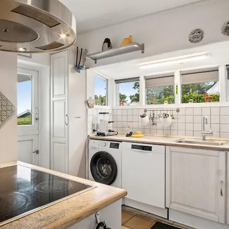 בית נופש Yngvy - 500m From The Sea By Interhome *