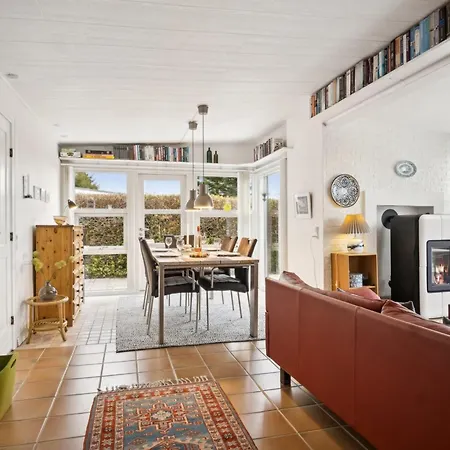 Yngvy - 500m From The Sea By Interhome בית נופש