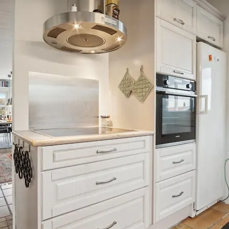 Ferienhaus Yngvy - 500m From The Sea By Interhome *