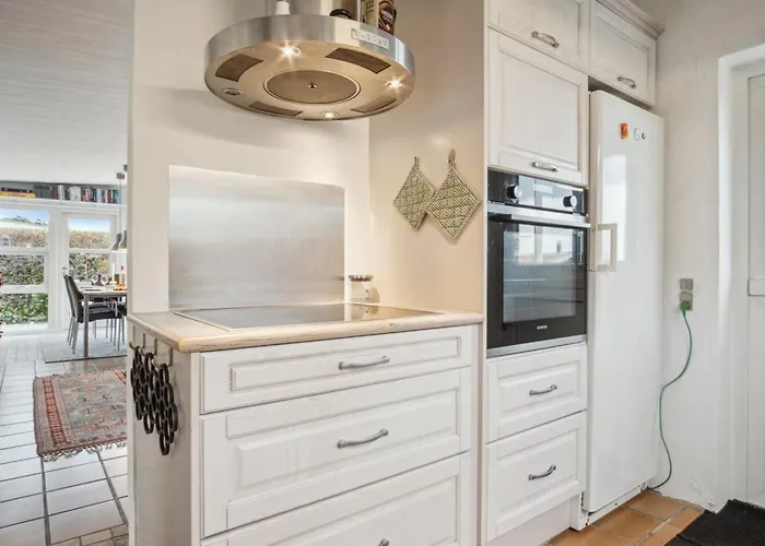 Holiday home Yngvy - 500m From The Sea By Interhome *